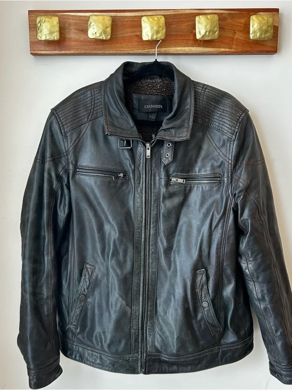 Danier Black Leather Moto Jacket Size Large Quilted Shoulder Full Zip Distressed - Picture 2 of 15